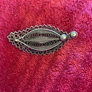 Vintage silvertone filigree brooch. 2” x 1” size.